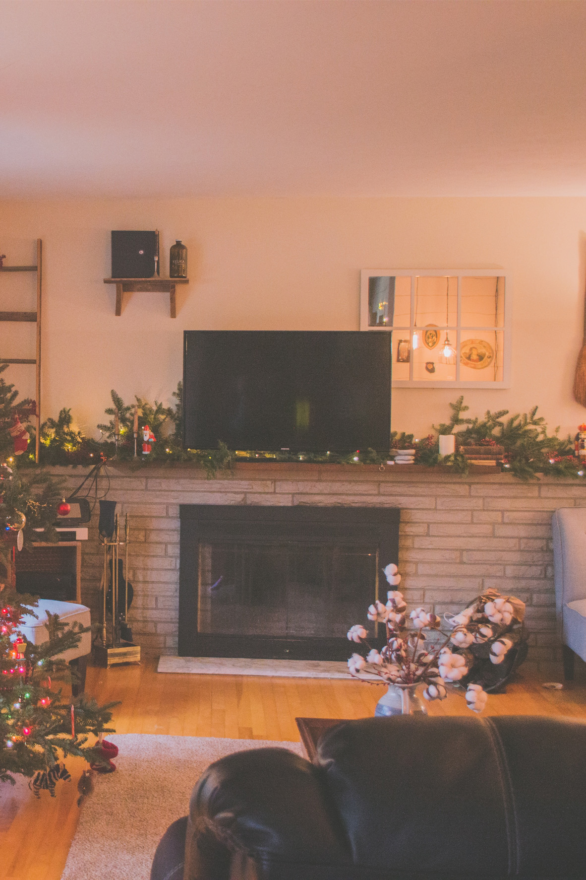 Why wreaths and garlands are a strong choice for Christmas decor