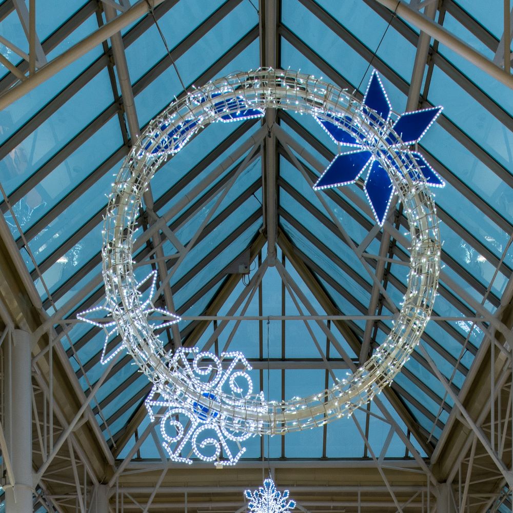 Idolight 230v LED VETUR 300 Metal Wreath With White LED's & Turquoise Snowflake - 300cm X 25cm